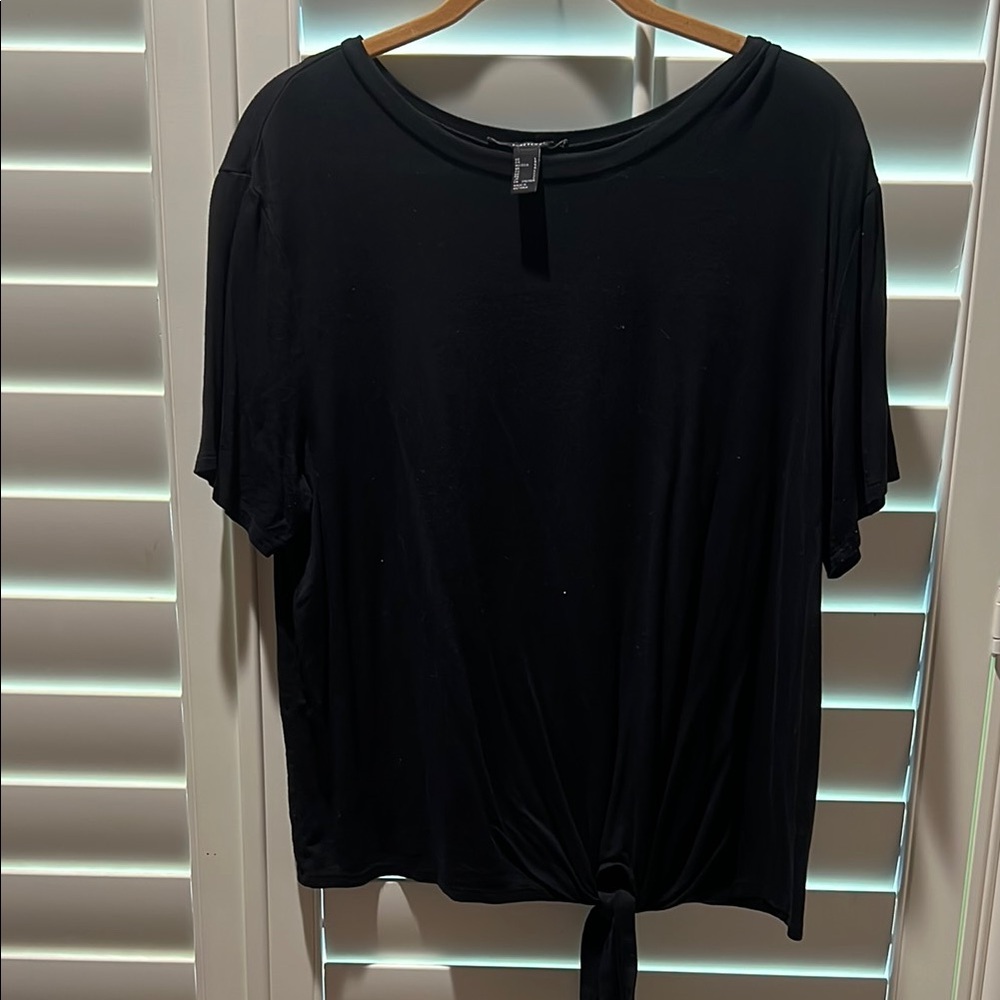Forever 21 Black Tie-Front Short Sleeve Top